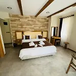 Asgard Deluxe Hotel *