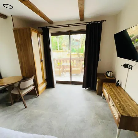 Asgard Deluxe Hotell *