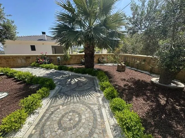 Asgard Deluxe Hotel *