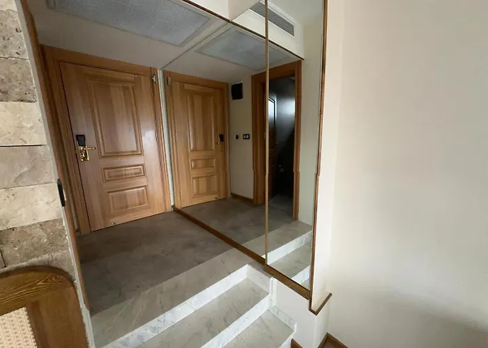 Asgard Deluxe Hotel *